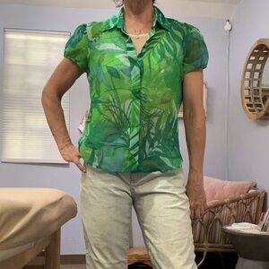 BCBG Maxazria tropical leaf print cap sleeve button down sheer camisole size 10